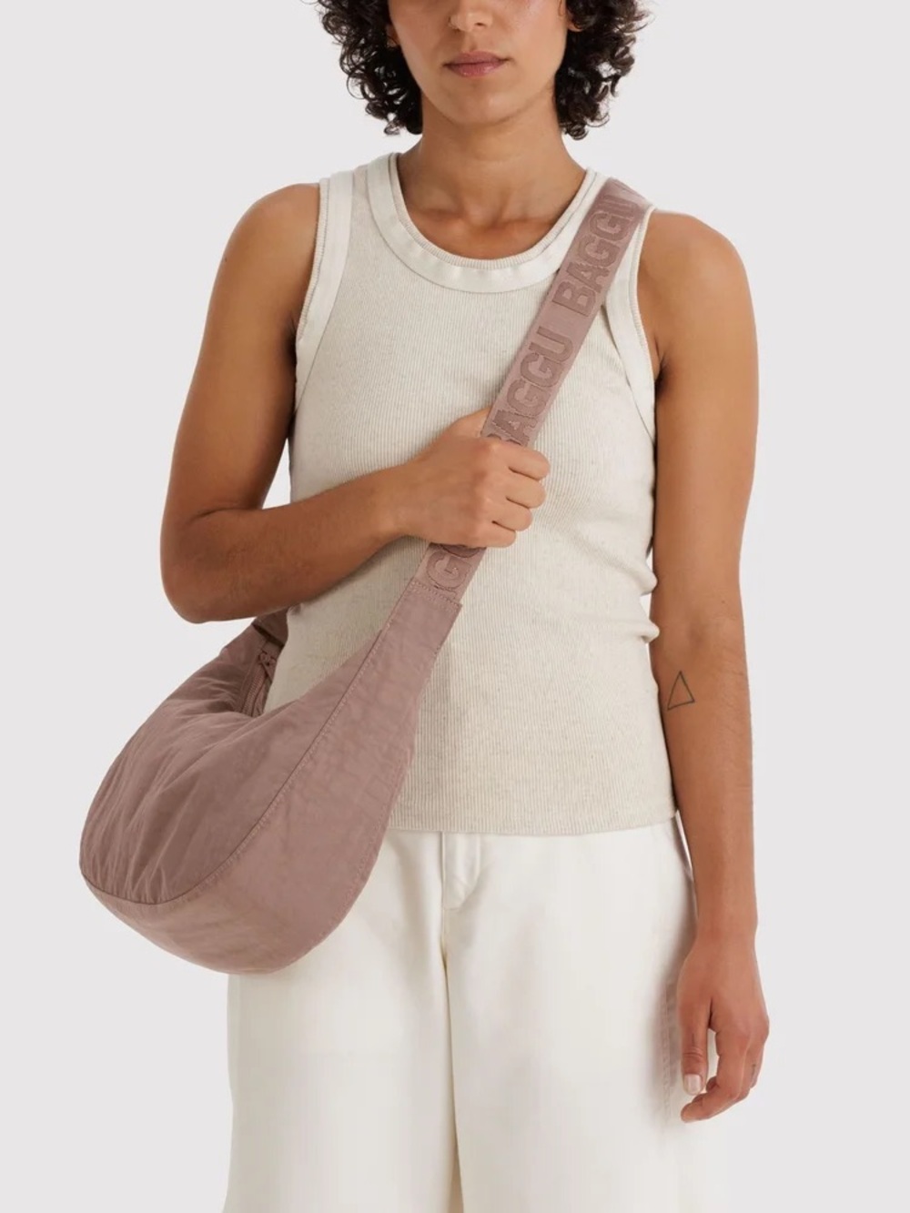 BAGGU Medium Nylon Crescent Bag - Picture 2 of 16